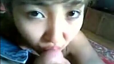 Казашка и её любимый чупа-чупс