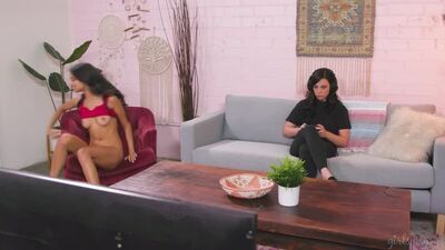 Whitney Wright, Eliza Ibarra - Dont Mind Me [Lesbian]