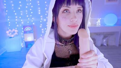 Сексуальная Хината в сеточках дразнит свою попку и играет с киской