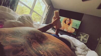 Прикоснись к сиськам твоей лучшей подруги, пока я кончаю на них