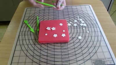 Цветы из мастики. Сакура.