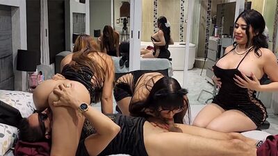 Мой парень хочет поиграть со своей машиной, а мы хотим поиграть с его пенисом