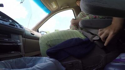 Woman gives birth to 10lb baby in car