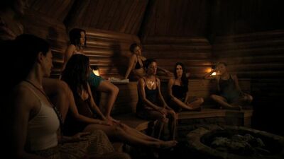 Claudia Black, S.Grimes, A.L.McCord, J.Stroup in bikini - 90210 3x13 - It's Getting Hot In Here (2)