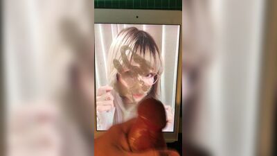 Cosplayer Ely cum tribute