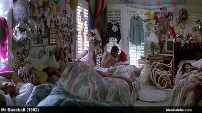 Актер Tom Selleck, обнаженные и сексуальные сцены