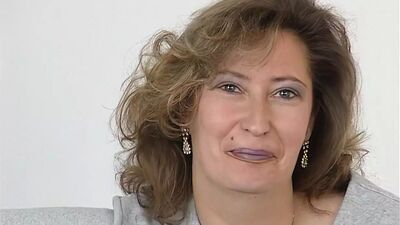 Granny first dildo sex, her thighs tremble with pleasure