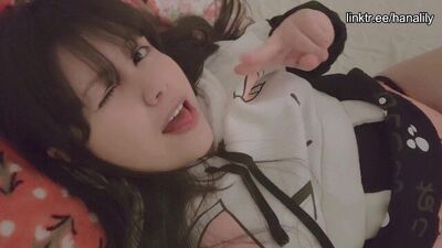 Целка и ее любимая подушка