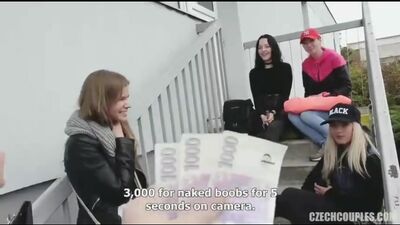 Чешский пикап с блондой и брюнеткой