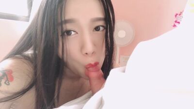 Маленький член идеален для горлового минета