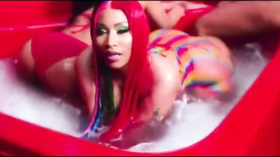 Горячие танцы молодых развратниц