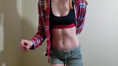 Она слишком нежная для голодных мужиков