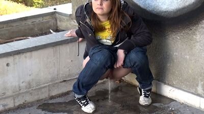 Она не дошла до общественного туалета