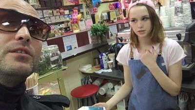 Шурыгина продаёт кофе