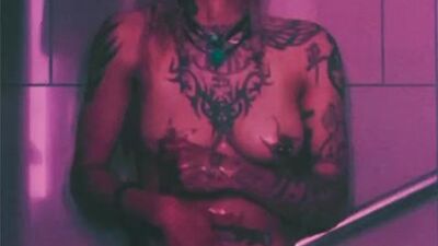 Душевное соло татуированной бабы