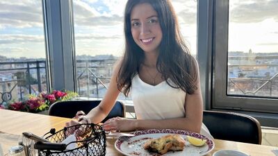 Напоил, накормил и в постельку затащил