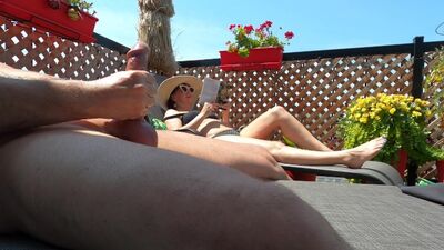 Дрочить при маме, так увлекательно