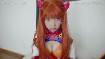 Аска берет копье Лонгиния в рот