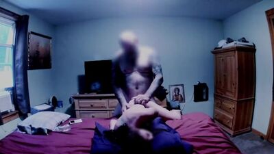 Застал мою жену и соседа за интрижкой