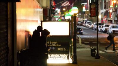 Страстный поцелуй жаркой незнакомки