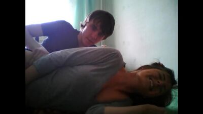 [XXX-PORNO.INFO] Молодая девушка стесняется трахатся с парнем на камеру. Смотреть домашнее русское порно