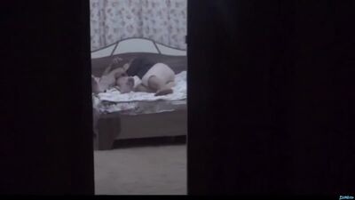 Пьяная жена первый раз трахает с двумя мужиками одновременно - порно видео на PornoHype.Net