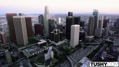 TUSHY, Elsa наслаждается аналом с мальчиком-игрушкой Kayden, пока она наблюдает