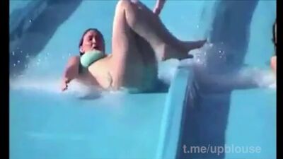 Засветила буфера в аквапарке с горки скатилась 2 размер