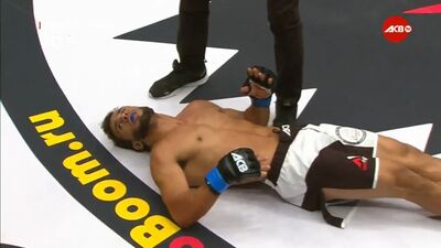 Левый хук на скачке после нырка