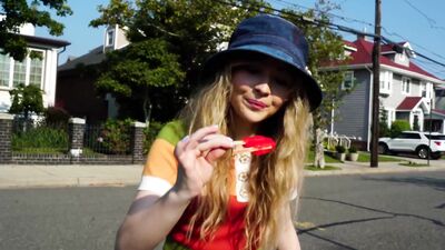 Голая Sabrina Carpenter