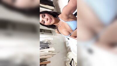 Голая Kim Kardashian