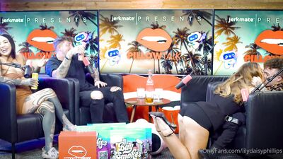 Голая Lily Phillips