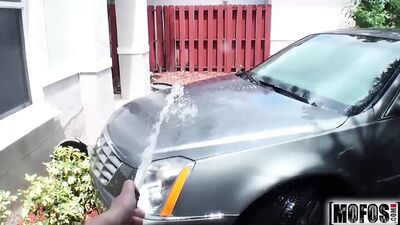 Подруга пробует анальное секс-видео с участием Halle Von - Mofos