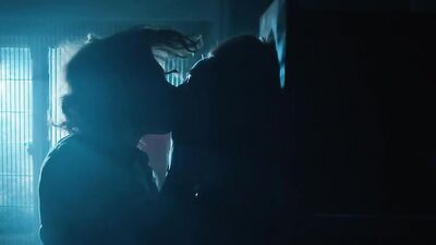 Голая Karen Gillan