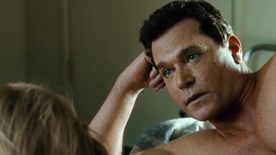 Голая Alice Eve