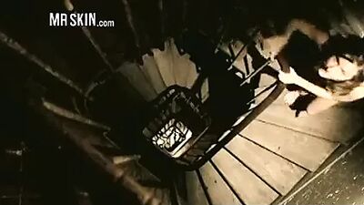 Обнаженные и бегающие сисечки подпрыгивают