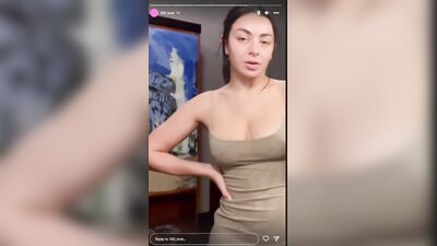 Голая Charli Xcx