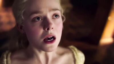 Голая Elle Fanning