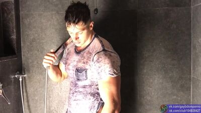 Muscle himbo Alessandro Cavagnola 11