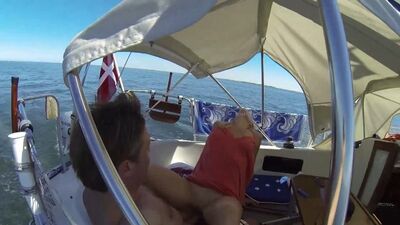 Отдых на яхте, раздвинула рогатку незнакомцу, слив шкуры порно на отдыхе