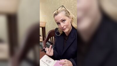 Голая Gillian Anderson