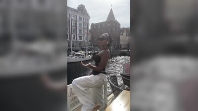 Голая Janelle Monae