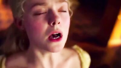 Голая Elle Fanning