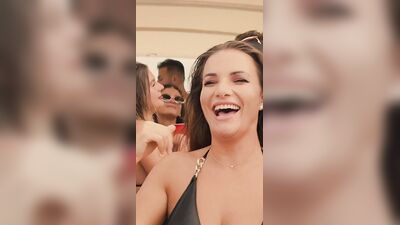 Голая Kira Shine