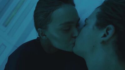 Голая Lily-Rose Depp