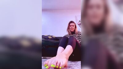 Голая Lindsey Shaw