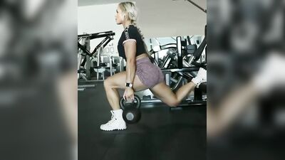 Голая Stephanie Sanzo