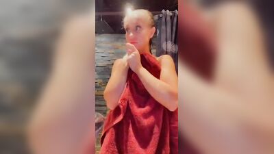 Голая Lizzy Wurst