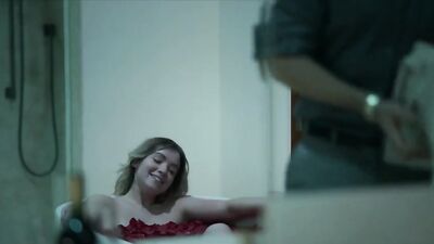 Голая Sarah Bolger