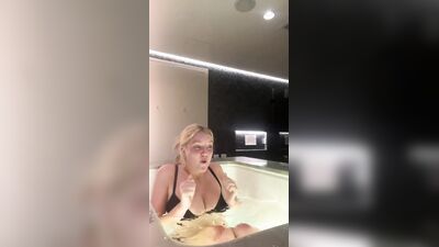 Голая Madeline Hope